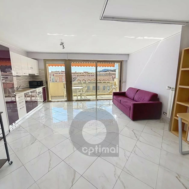 Menton Centre – Etage Elevé – Beau Studio avec Terrasse