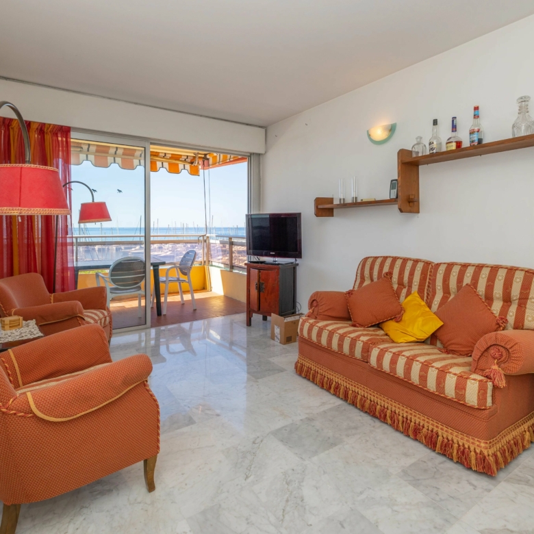 Menton Garavan appartement trois piéces front de mer vue panoramique mer, ports et Vieille-Ville