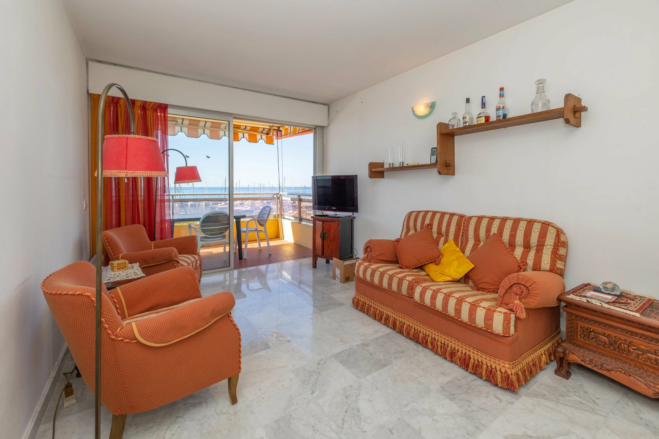 Menton Garavan appartement trois piéces front de mer vue panoramique mer, ports et Vieille-Ville