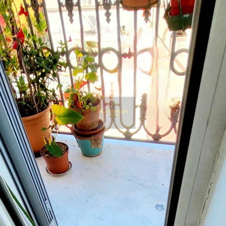MENTON CENTRE ;  Appartement Bourgeois Front de mer