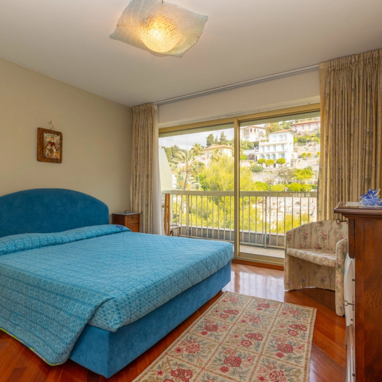 MENTON GARAVAN – APPARTEMENT 3 PIECES BORD DE MER, VUE MER