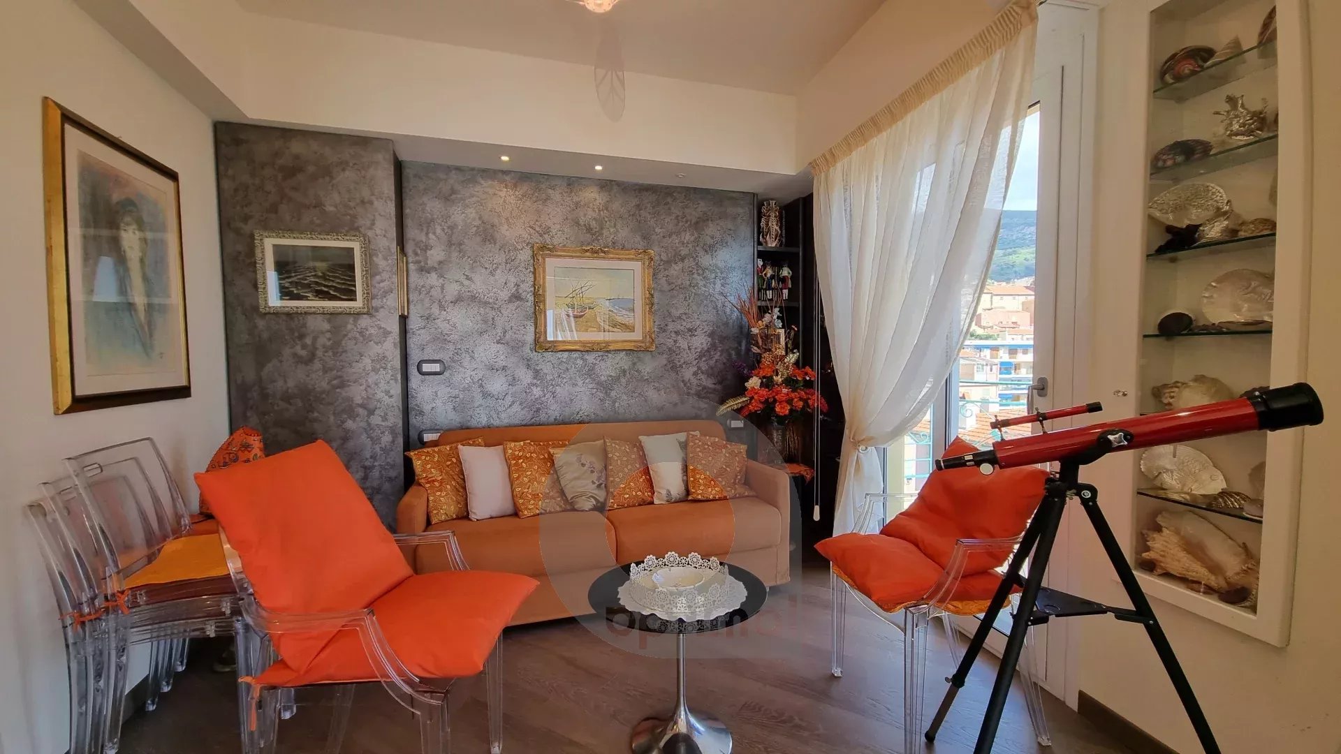 Menton – Bord et face mer, deux appartements d’exception avec solarium panoramique, vue mer et montagne exceptionnelle.