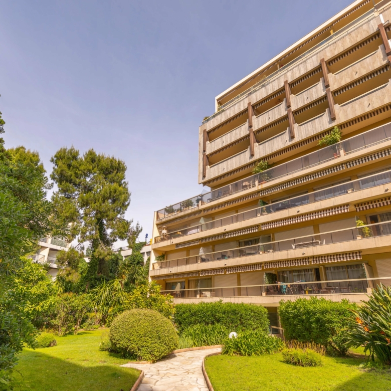 MENTON GARAVAN – APPARTEMENT 3 PIECES BORD DE MER, VUE MER