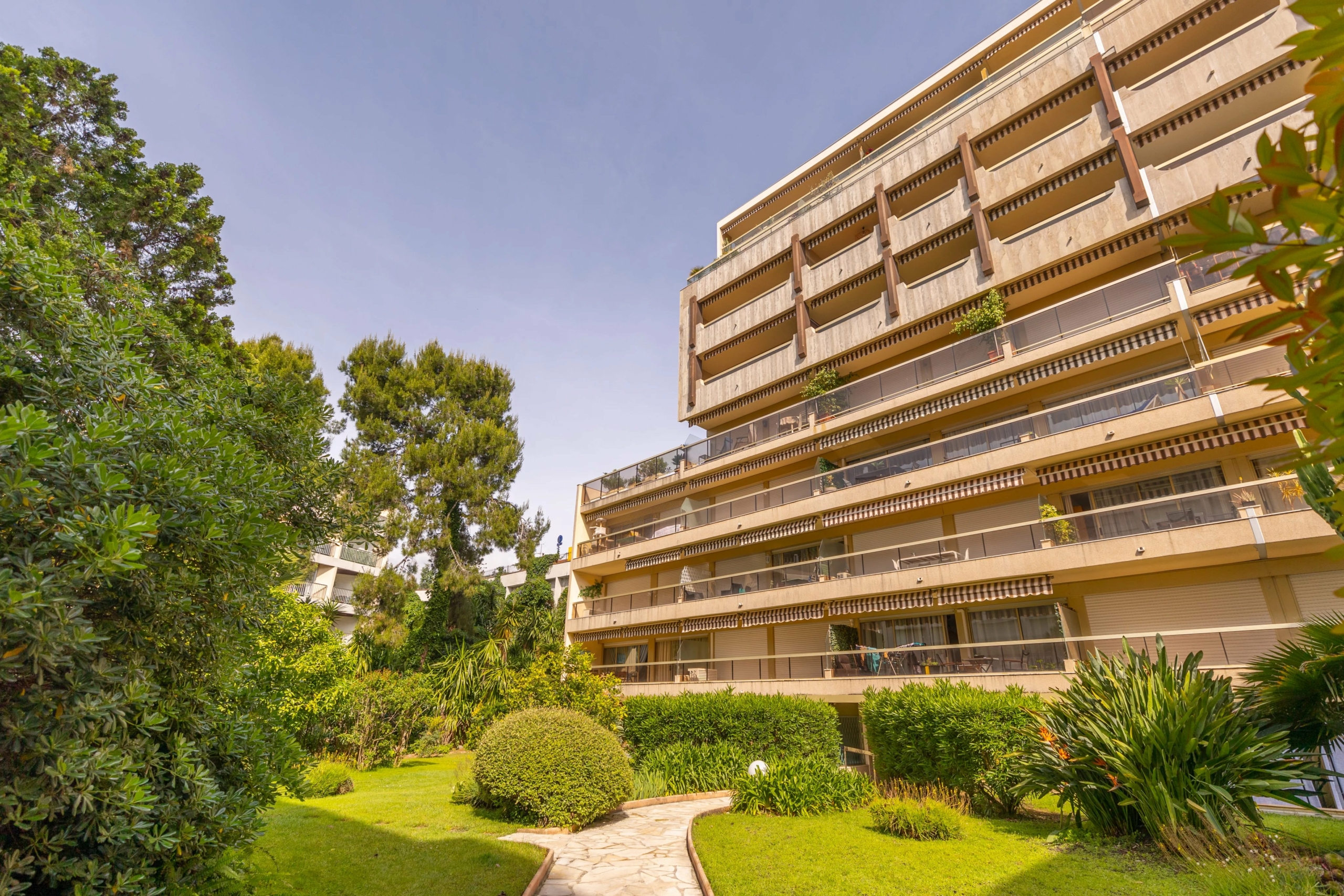 MENTON GARAVAN – APPARTEMENT 3 PIECES BORD DE MER, VUE MER