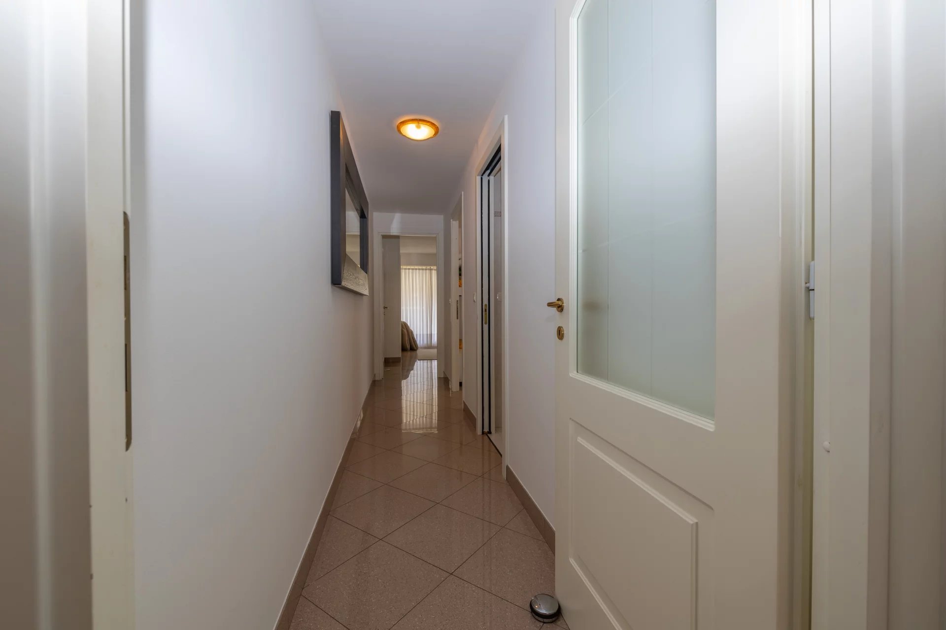 ROQUEBRUNE CAP-MARTIN – APPARTEMENT TROIS PIECES AVEC GRANDE TERRASSE, DEPENDANCE, CAVE ET PARKING