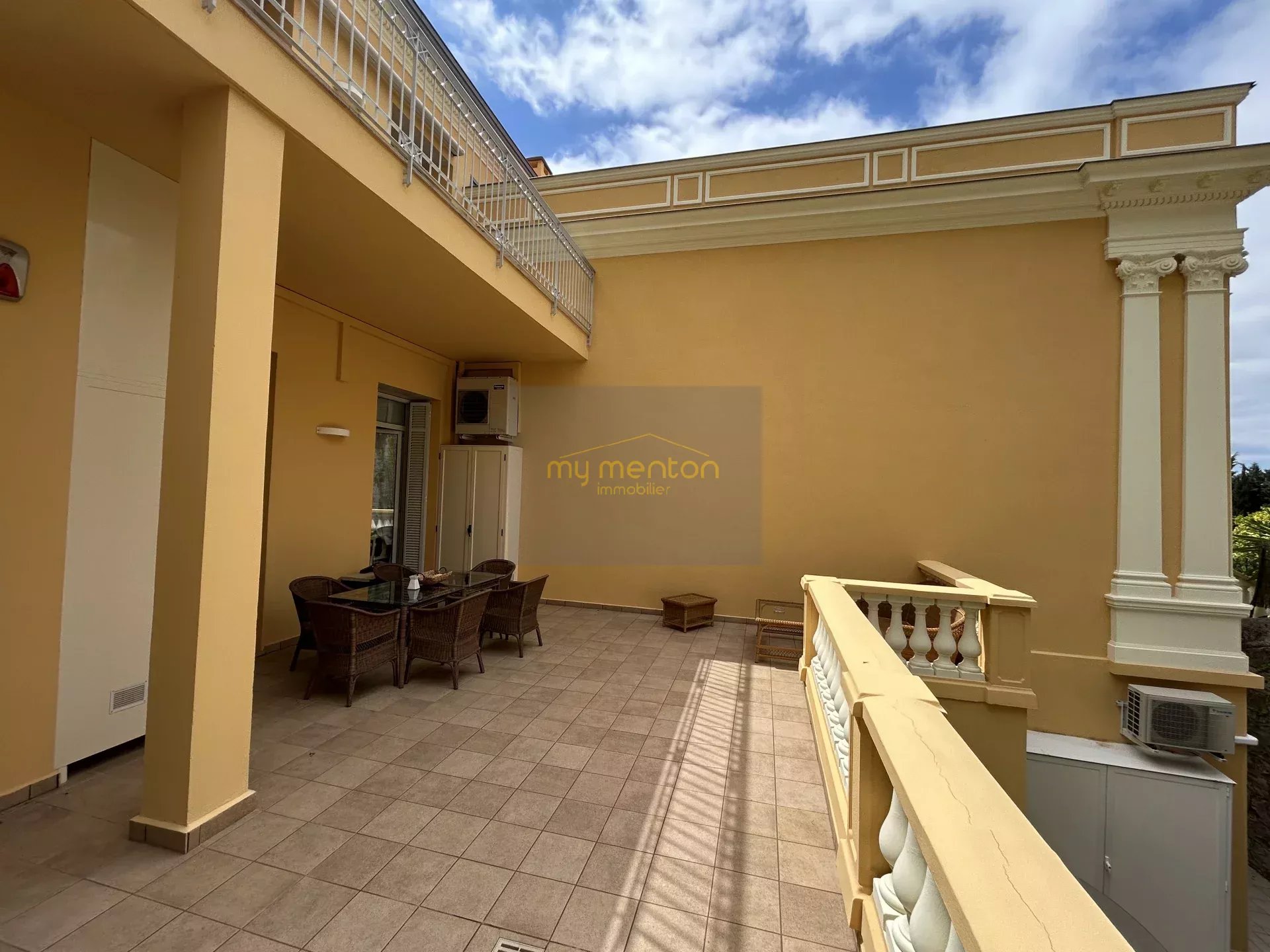 Menton Garavan – Luxueux 3 pièces avec vastes terrasses, vue mer panoramique