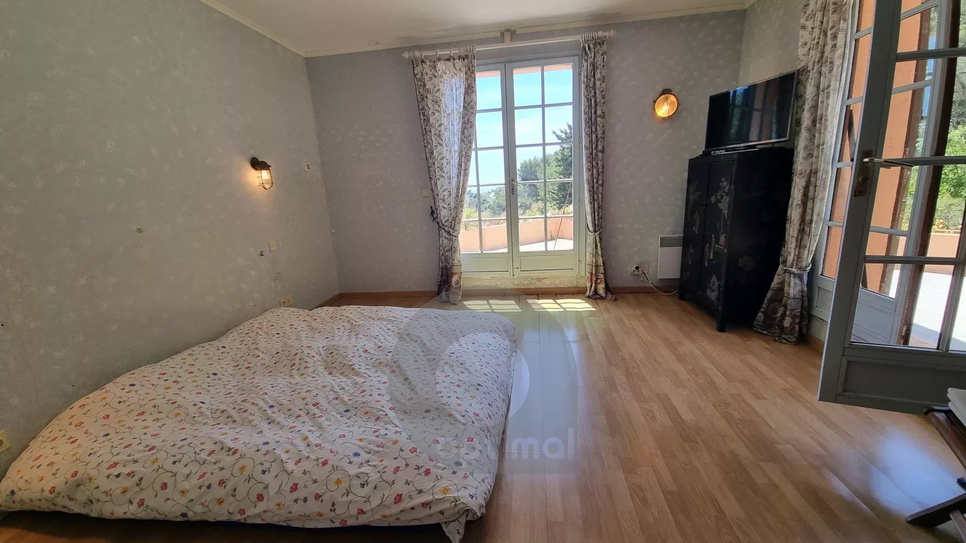 Propriété CASTELLAR villa 188 m² bassin terrain vue mer