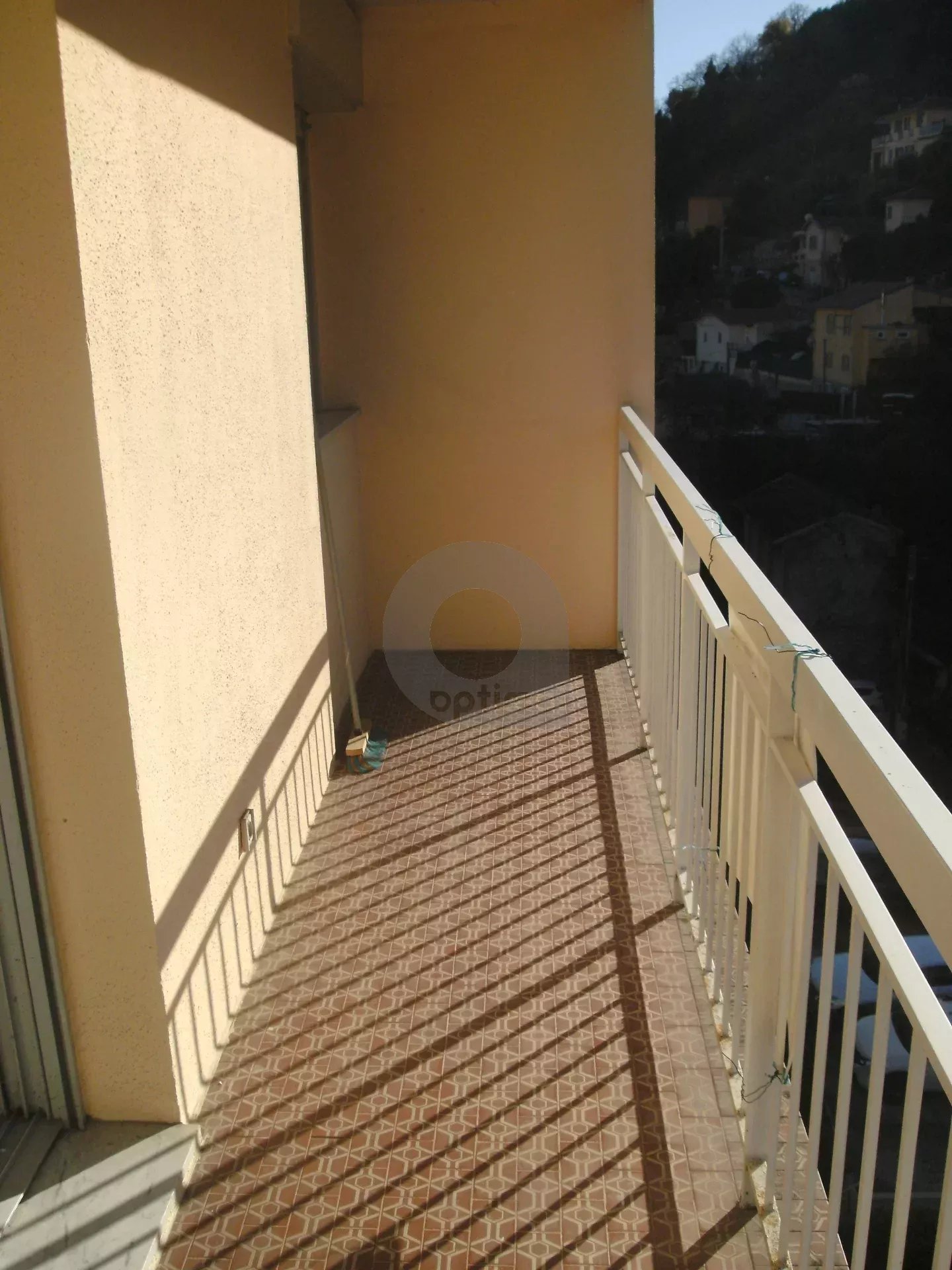 e9782236346d9e74dcf14c61cfcfd5b9_2044942862_1920-original-172309-0.jpg Menton studio avec parking et cave !
