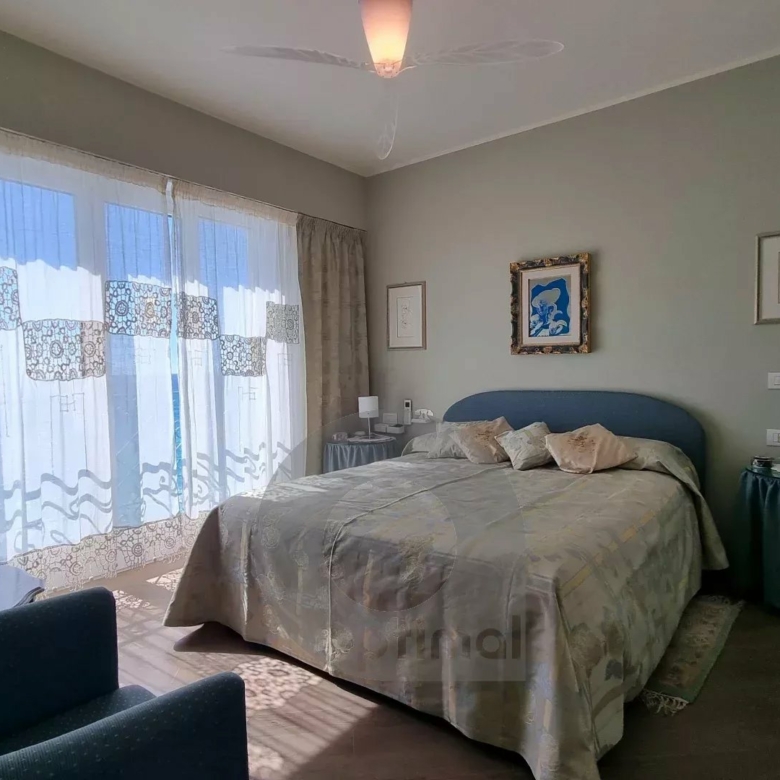 Menton – Bord et face mer, deux appartements d’exception avec solarium panoramique, vue mer et montagne exceptionnelle.