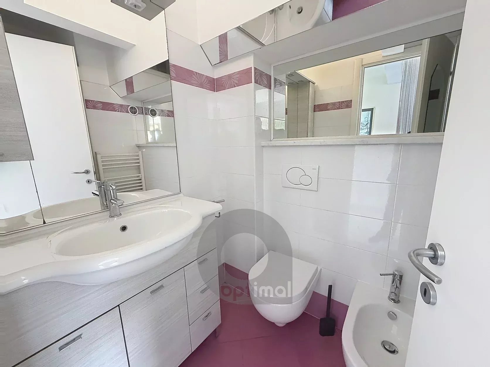 Menton Centre – Etage Elevé – Beau Studio avec Terrasse
