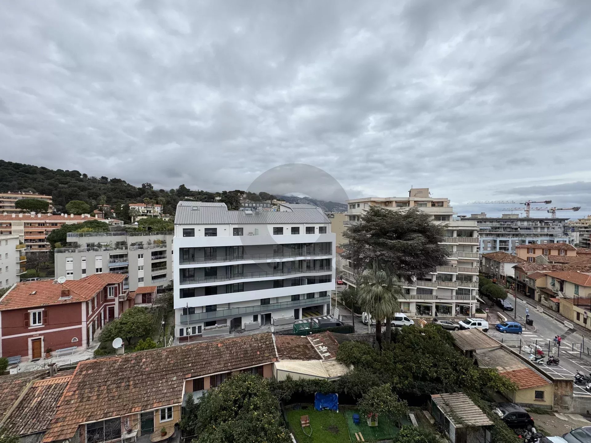 ROQUEBRUNE 3 PIÈCES DERNIER ÉTAGE 30M2 DE TERRASSE PARKING