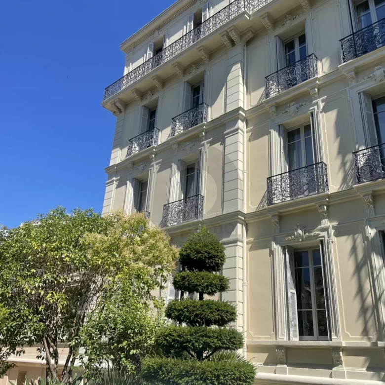 Appartement de Charme à Menton avec 8 Pièces