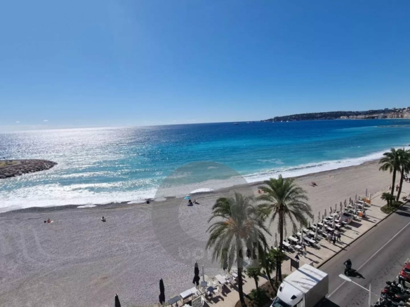 Menton – Bord et face mer,  appartement vue mer exceptionnelle.