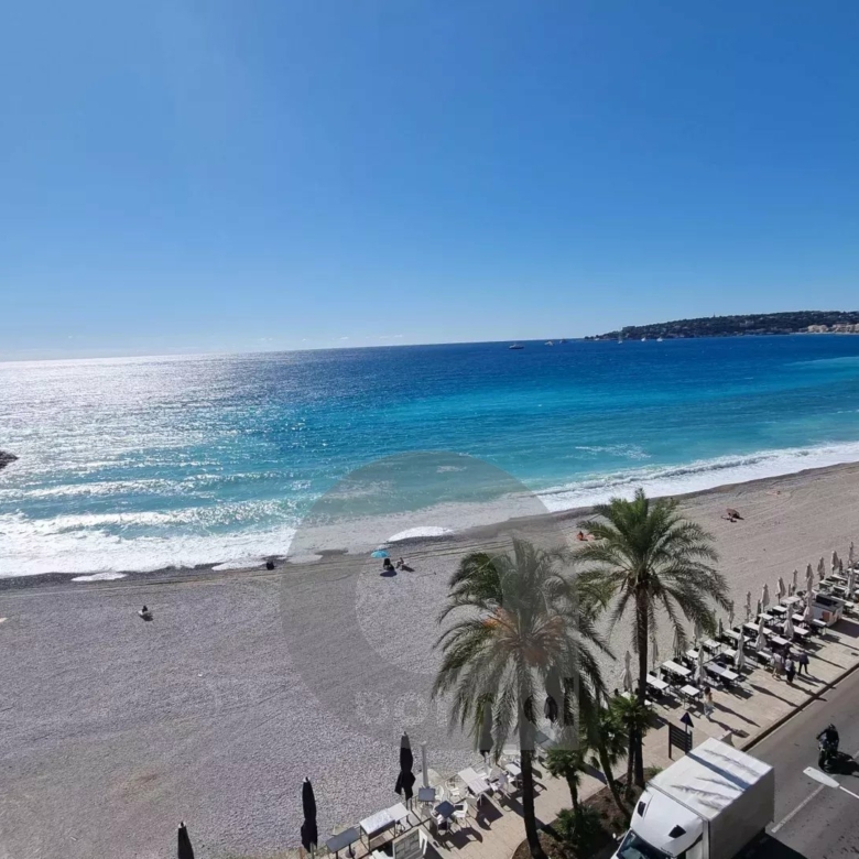 Menton – Bord et face mer,  appartement vue mer exceptionnelle.
