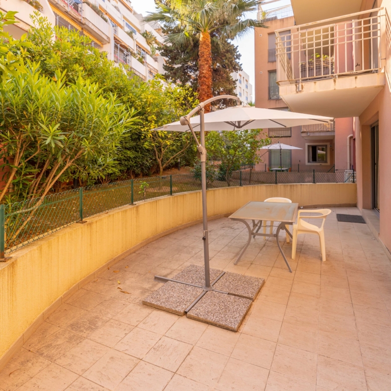 Appartement 3 pièces avec grande terrasse à Menton