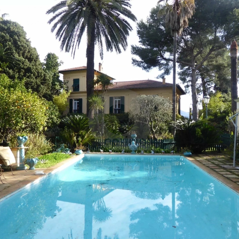 GRANDE VILLA ROQUEBRUNE CAP MARTIN PISCINE POOL HOUSE