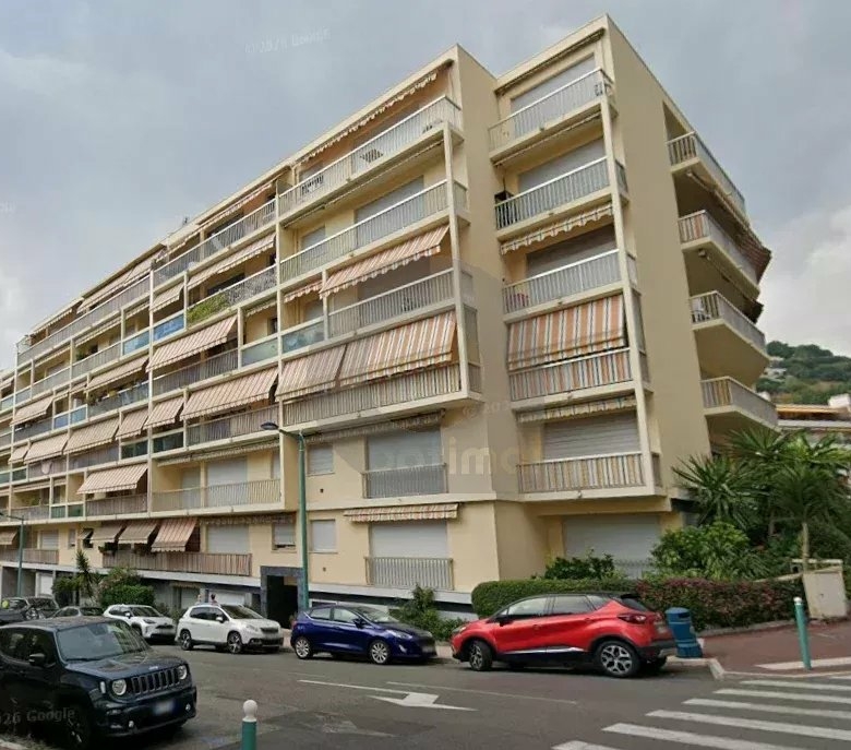 A LOUER : MENTON GARES – STUDIO BALCON PKG CAVE