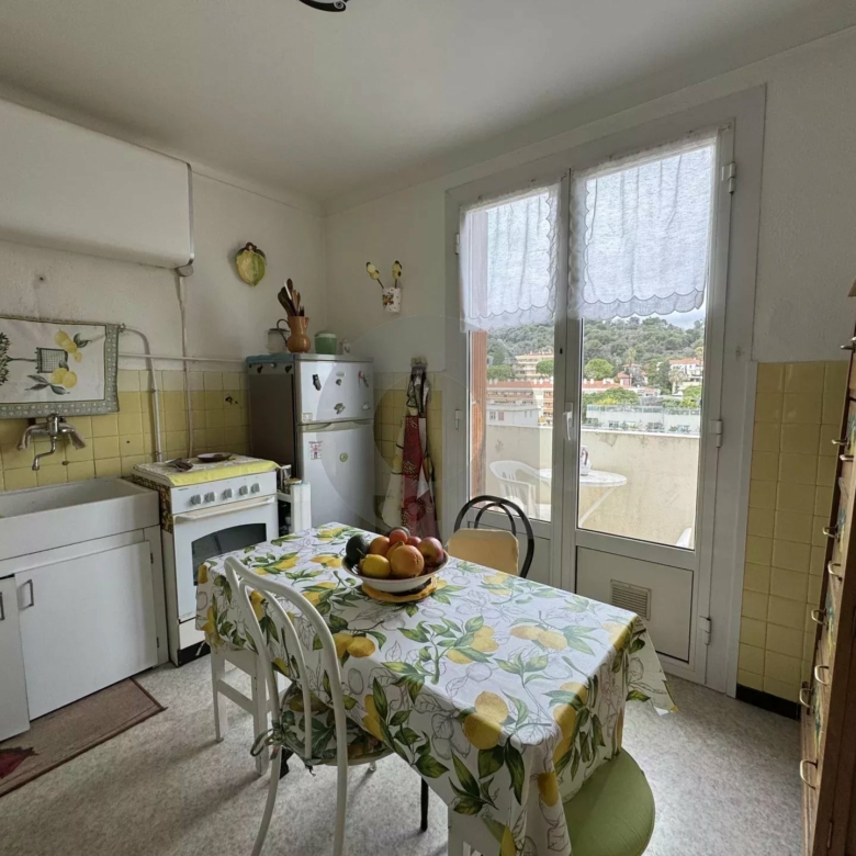 ROQUEBRUNE 3 PIÈCES DERNIER ÉTAGE 30M2 DE TERRASSE PARKING