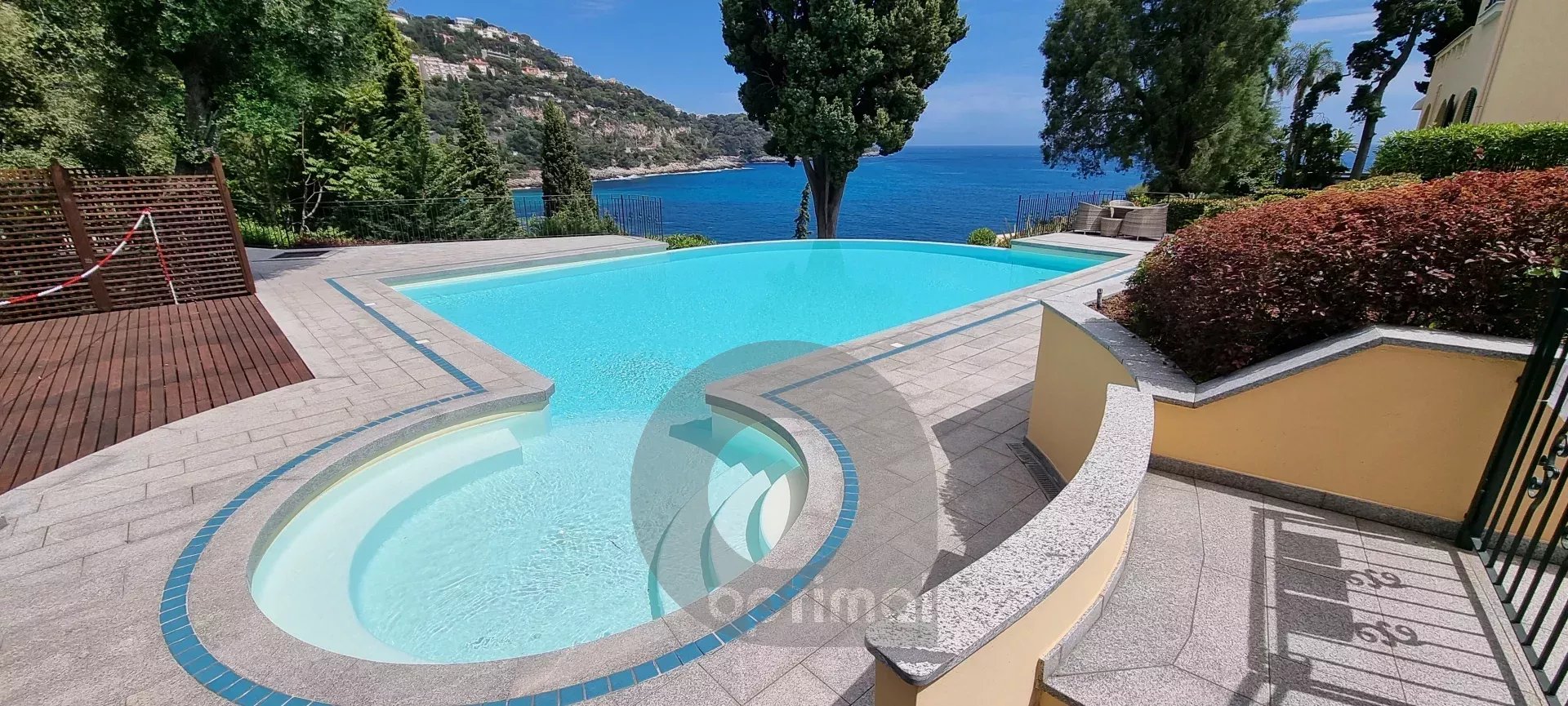 ed2c6c003992d07d53726dd64c1adf3d_800c8f2f45_1920-original-172435-0.jpg Roquebrune-Cap-Martin, proche Monaco, résidence Luxe avec piscine. Dernier étage vue mer.