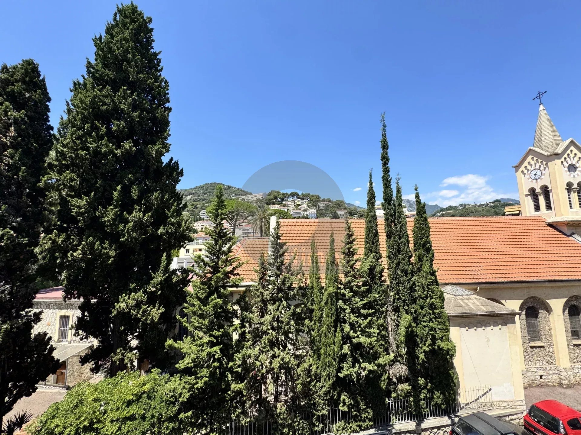 ROQUEBRUNE 2 PIÈCES GRANDE TERRASSE CENTRE VILLE