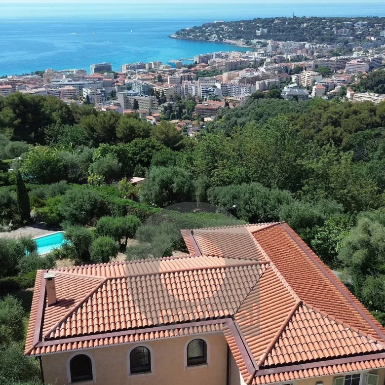 Menton – Propriété de caractère avec vue mer panoramique et permis purgé