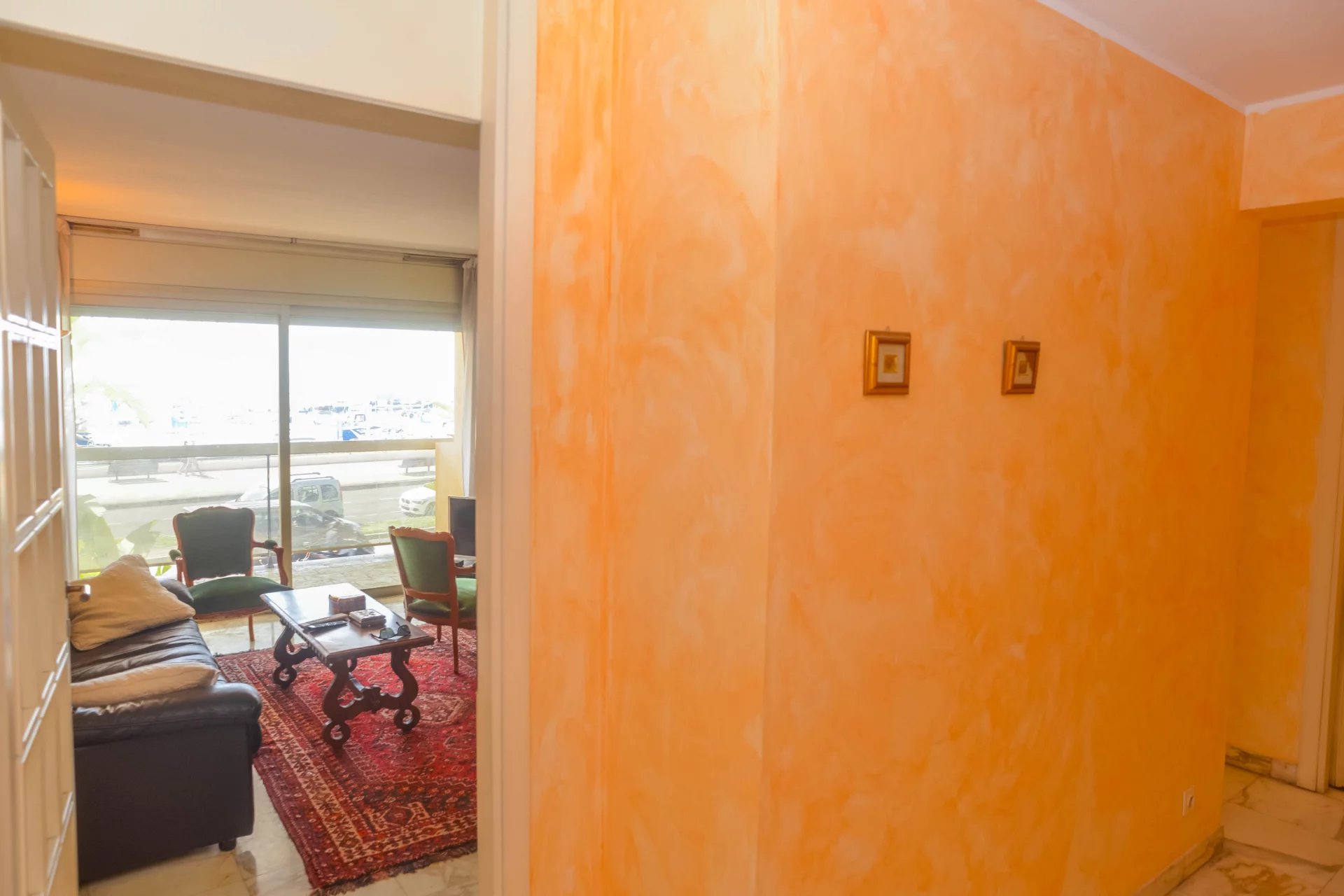 Menton – appartement trois pièces front de mer à Garavan