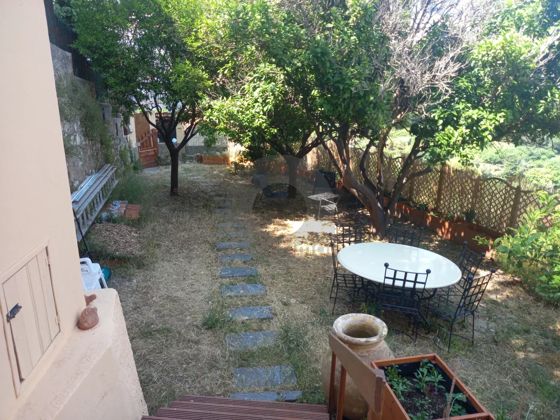 Beau 2 pièces avec grand jardin