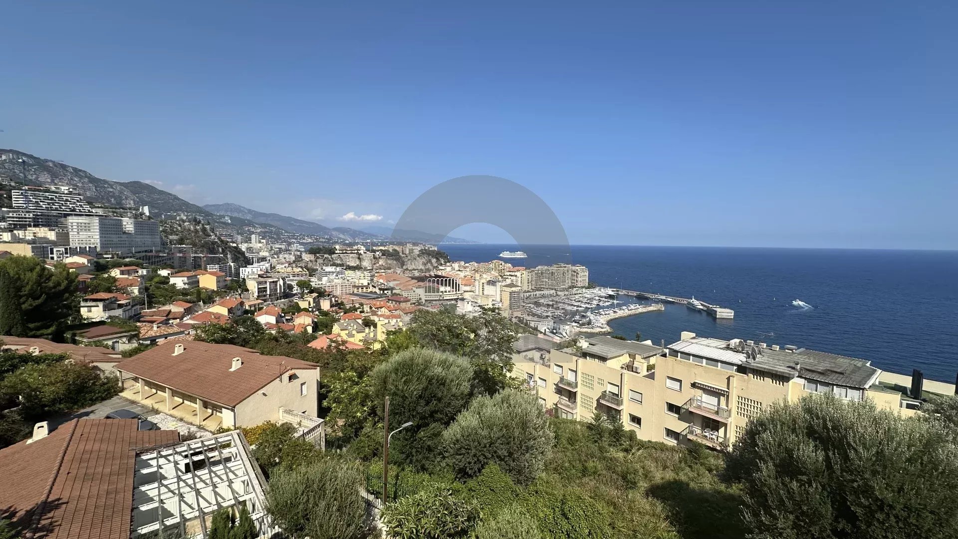 CAP-D’AIL: A deux pas de MONACO bel appartement 2 pièces avec piscine dans résidence de grand standing