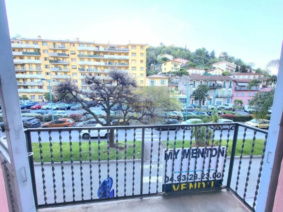 À vendre :  appartement 4 pièces à Menton idéal Famille ou Profession libérale