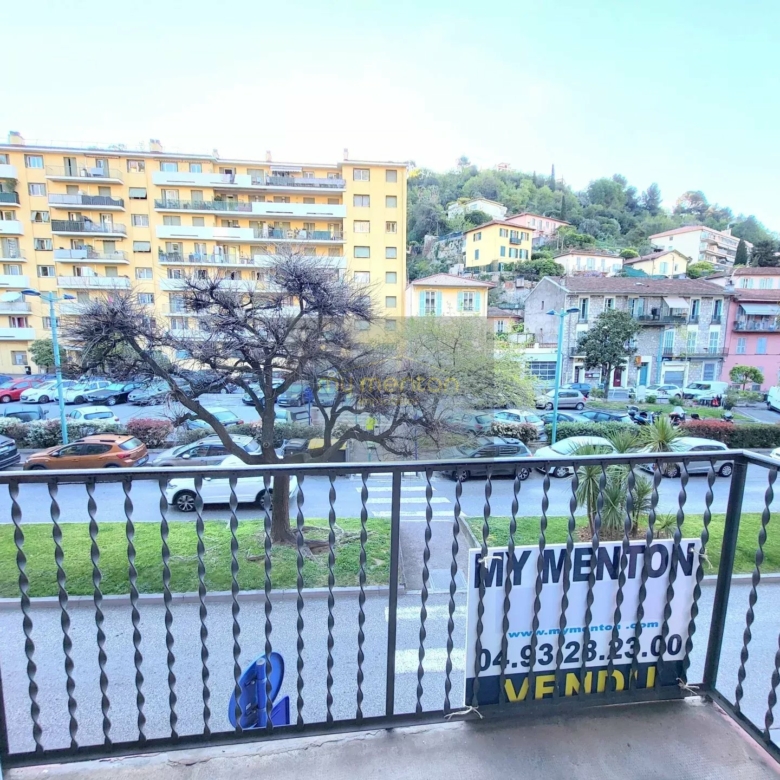 À vendre :  appartement 4 pièces à Menton idéal Famille ou Profession libérale