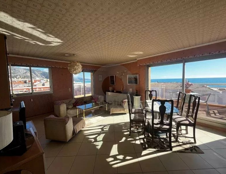 RARE – DERNIER ETAGE