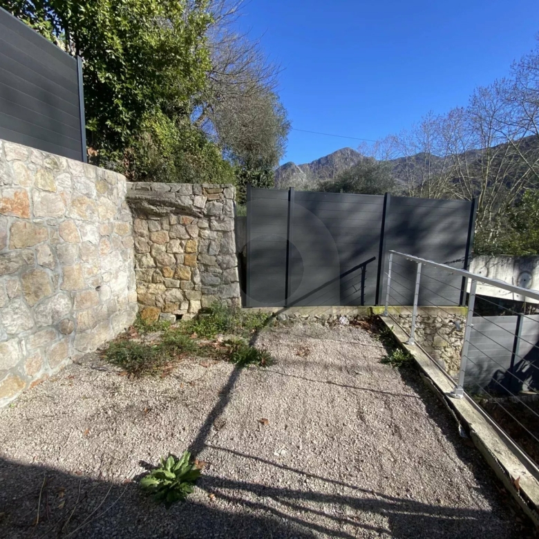 A VENDRE – BELLE MAISON AU CALME CADRE VERDOYANT