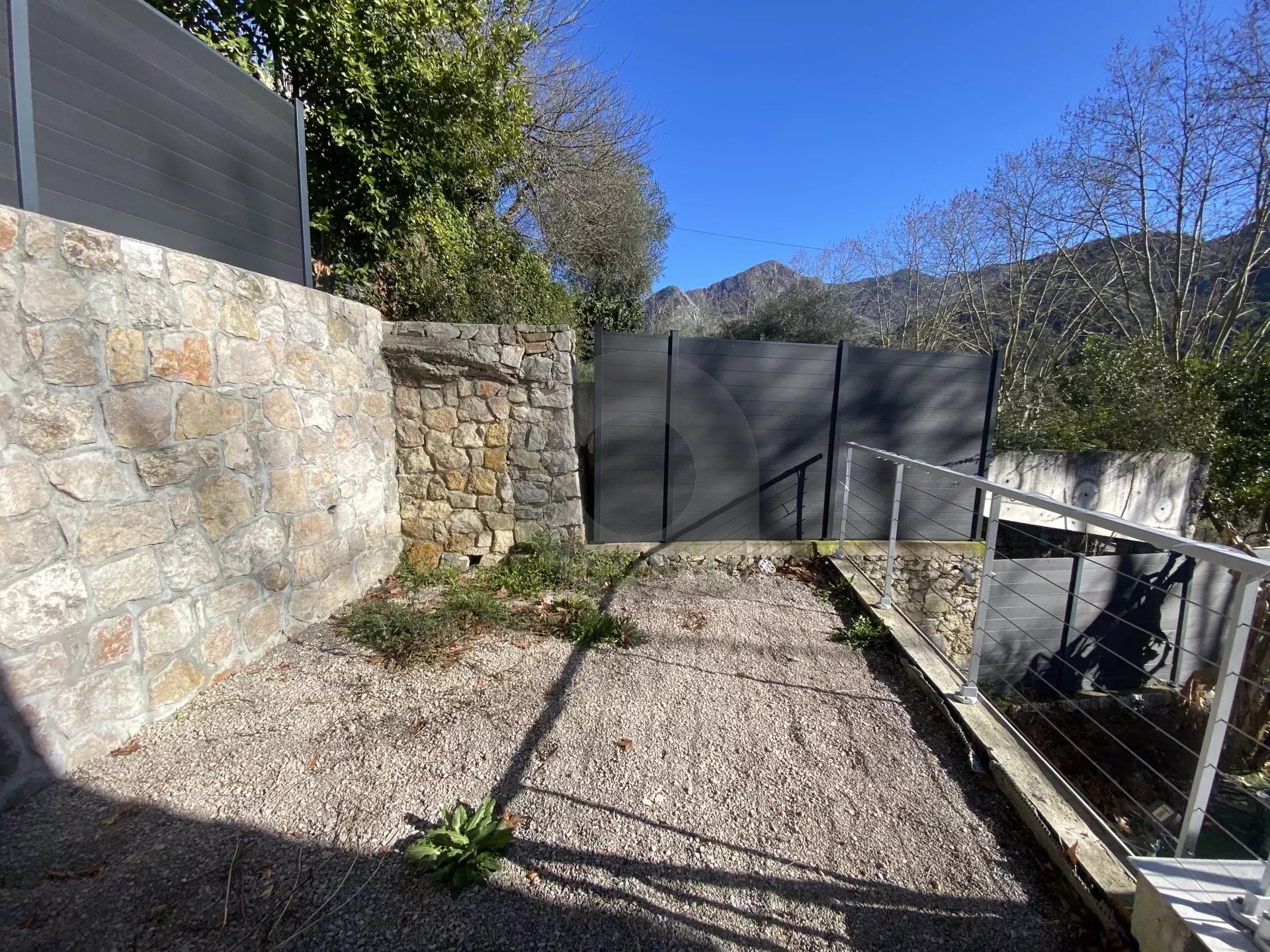 A VENDRE – BELLE MAISON AU CALME CADRE VERDOYANT
