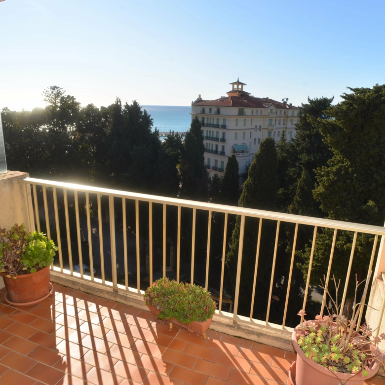 MENTON GARAVAN – 3 pièces dernier étage avec terrasse vue mer cave et garage