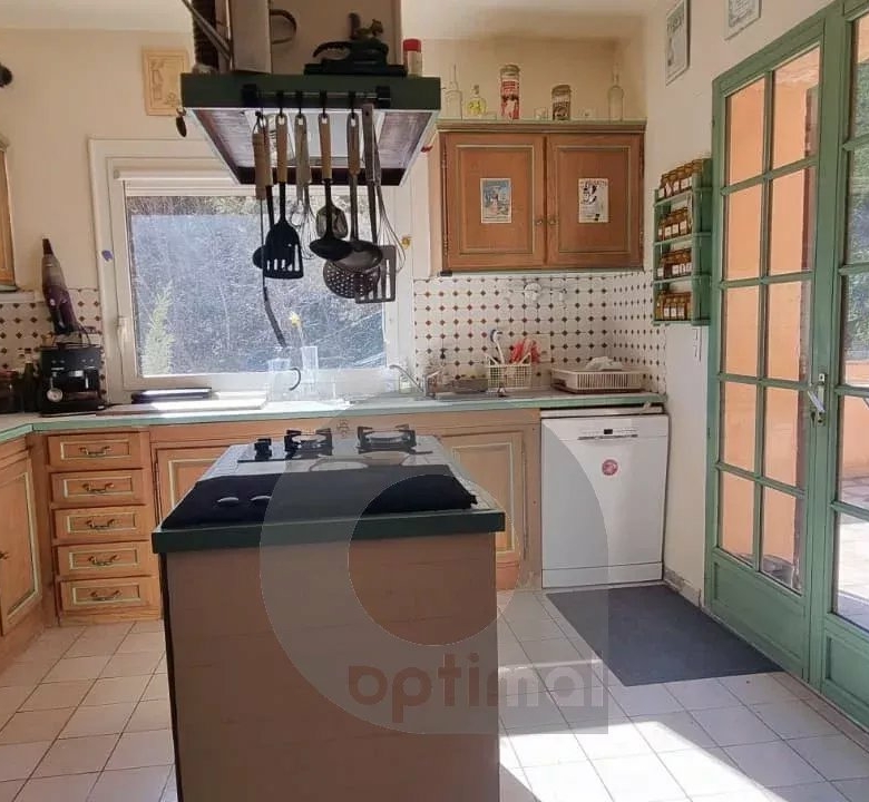 Propriété CASTELLAR villa 188 m² bassin terrain vue mer