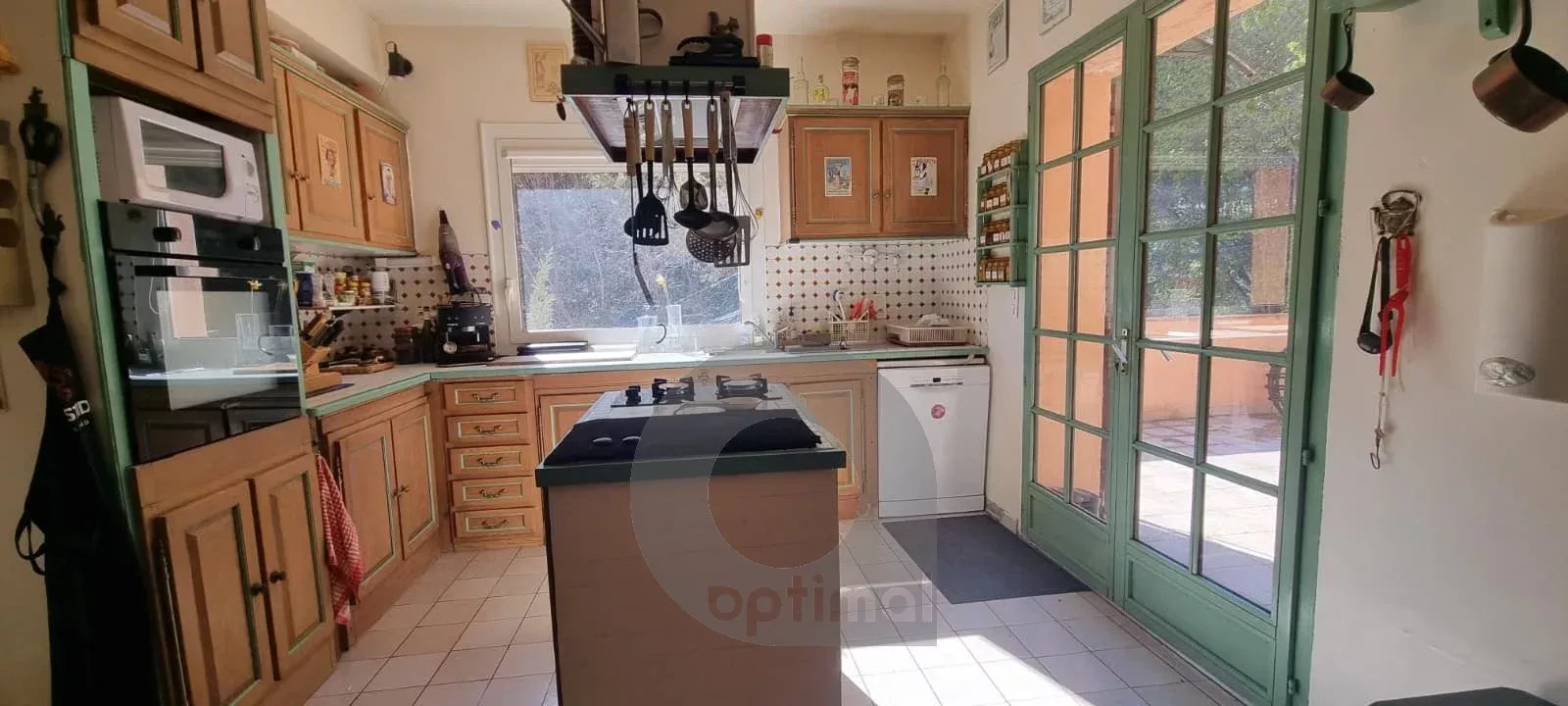 Propriété CASTELLAR villa 188 m² bassin terrain vue mer