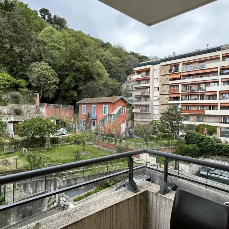 MENTON BORRIGO: AGREABLE STUDIO AVEC BALCON