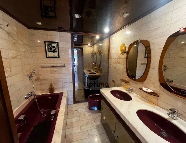 RARE – DERNIER ETAGE
