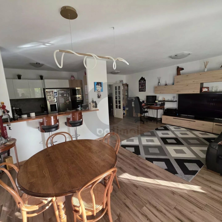 BEAU QUATRE PIECES TERRASSE DOUBLE GARAGE MENTON GARAVAN
