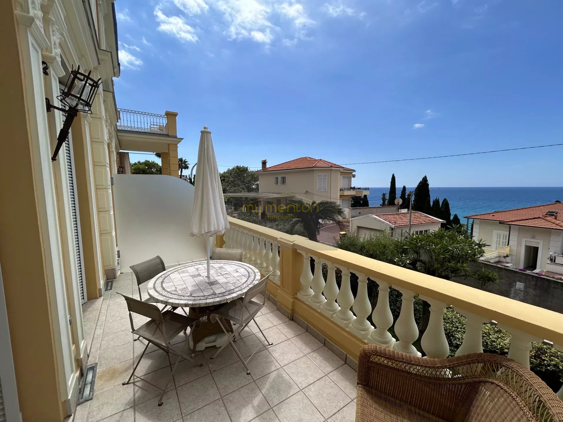 Menton Garavan – Luxueux 3 pièces avec vastes terrasses, vue mer panoramique