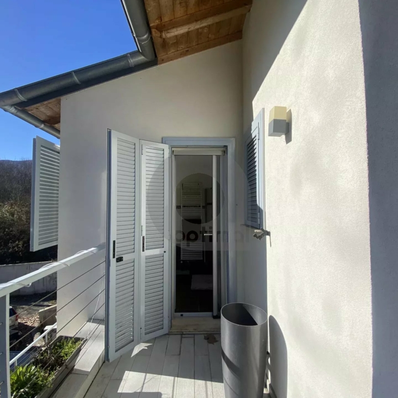A VENDRE – BELLE MAISON AU CALME CADRE VERDOYANT
