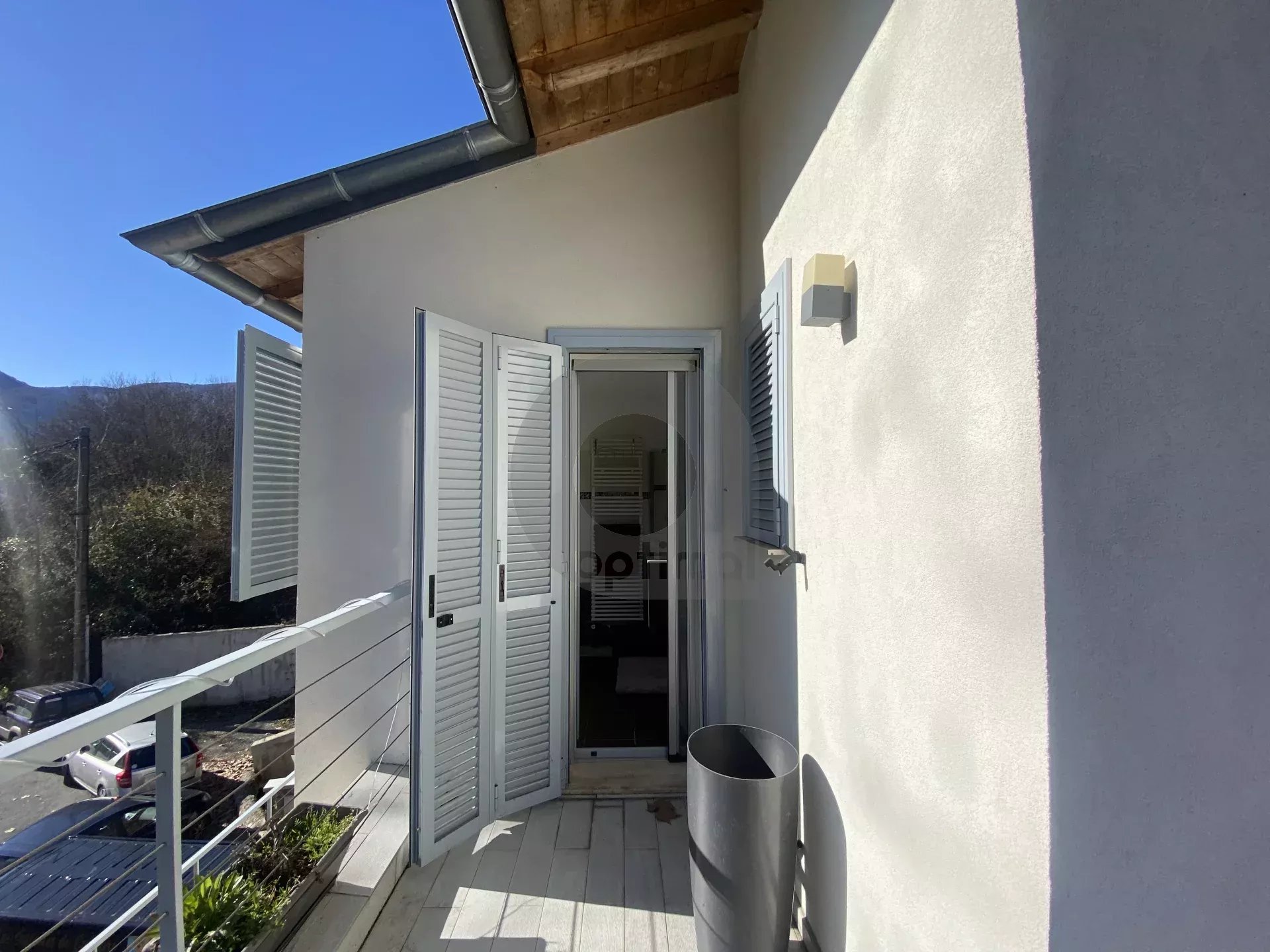 A VENDRE – BELLE MAISON AU CALME CADRE VERDOYANT