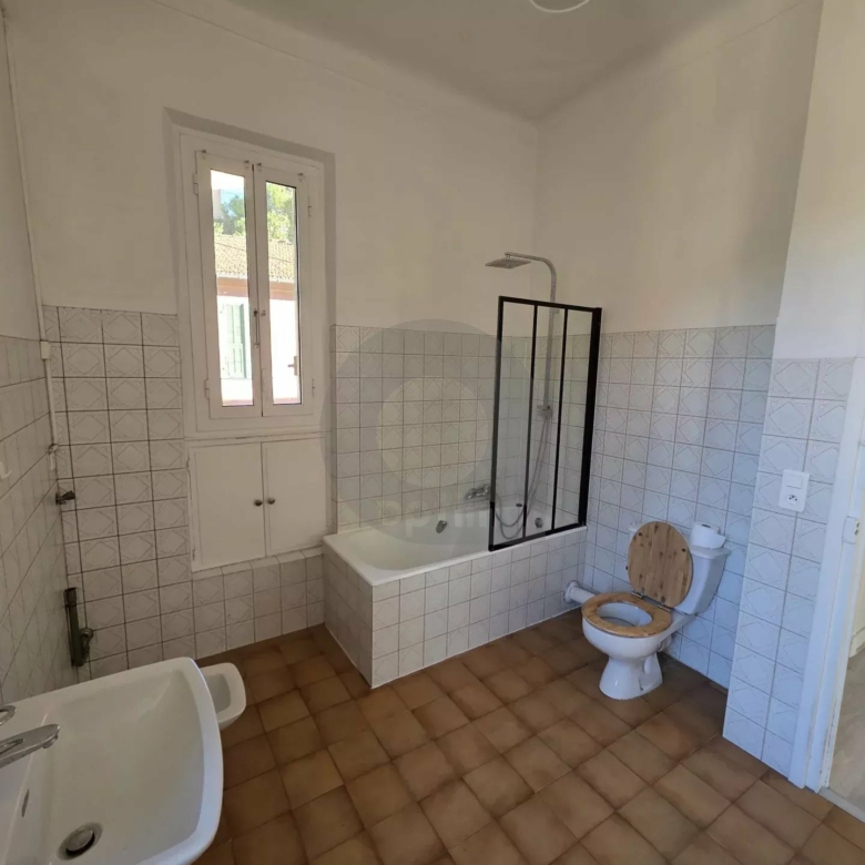 GRAND APPARTEMENT DE CINQ PIECES MENTON PROCHE CENTRE VILLE