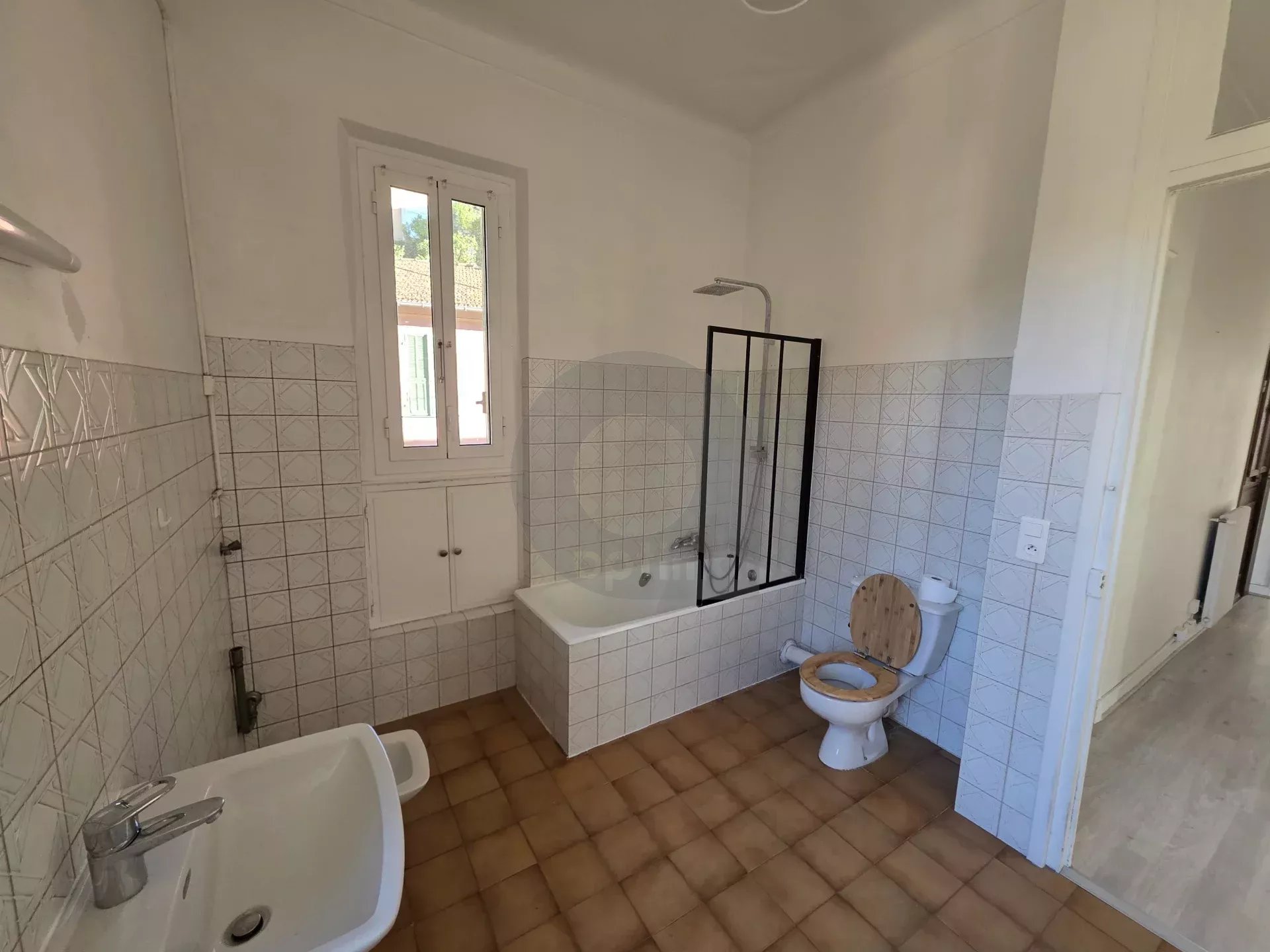 GRAND APPARTEMENT DE CINQ PIECES MENTON PROCHE CENTRE VILLE