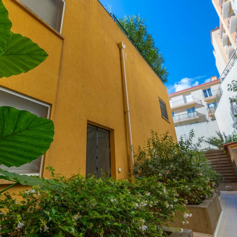 Charmant duplex 3 pièces avec terrasse et parking – Menton centre