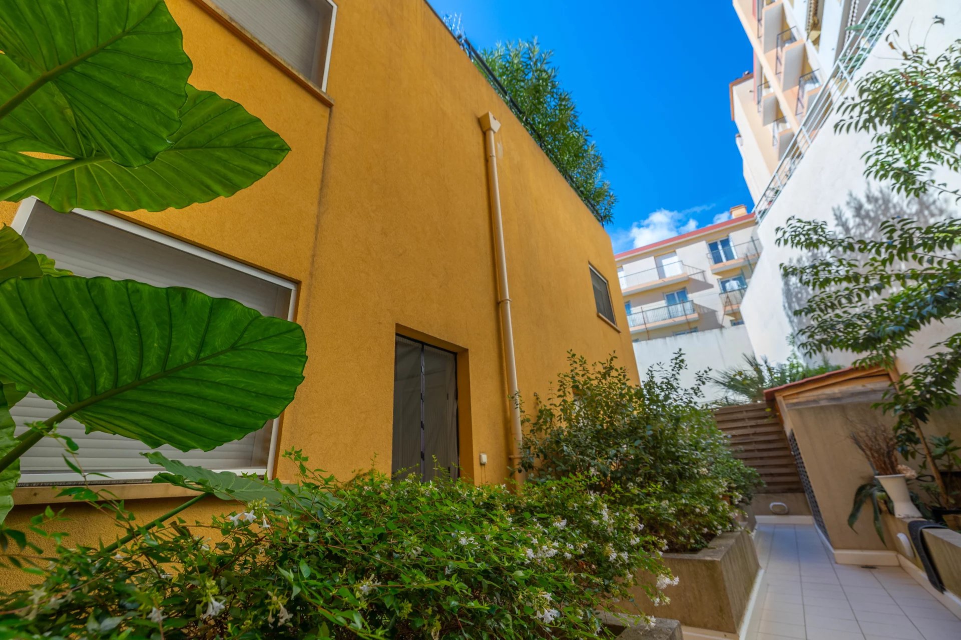 Charmant duplex 3 pièces avec terrasse et parking – Menton centre