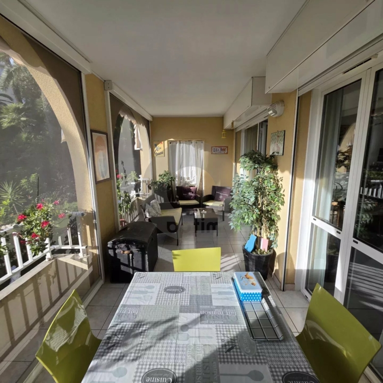 BEAU QUATRE PIECES TERRASSE DOUBLE GARAGE MENTON GARAVAN