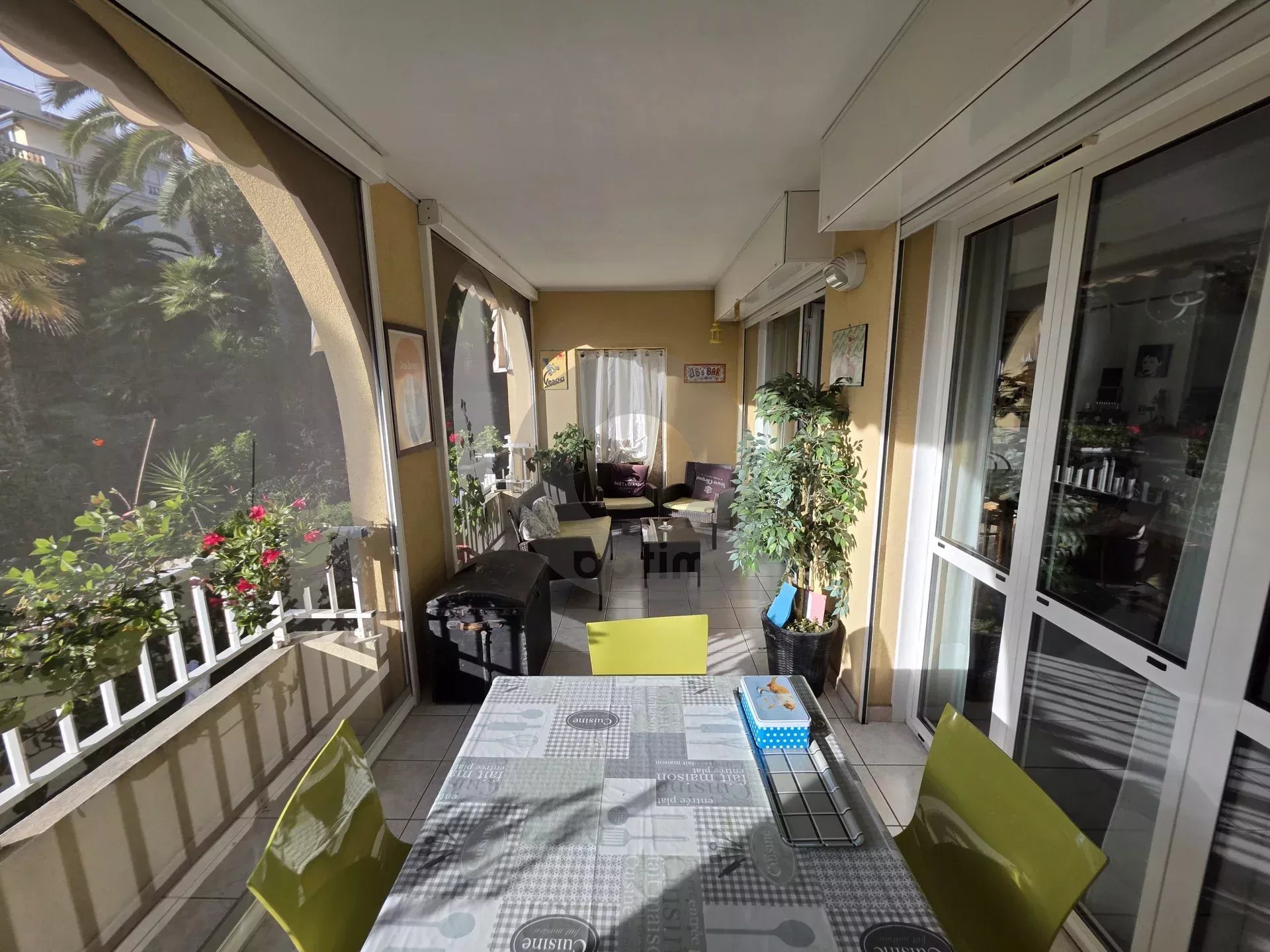 BEAU QUATRE PIECES TERRASSE DOUBLE GARAGE MENTON GARAVAN