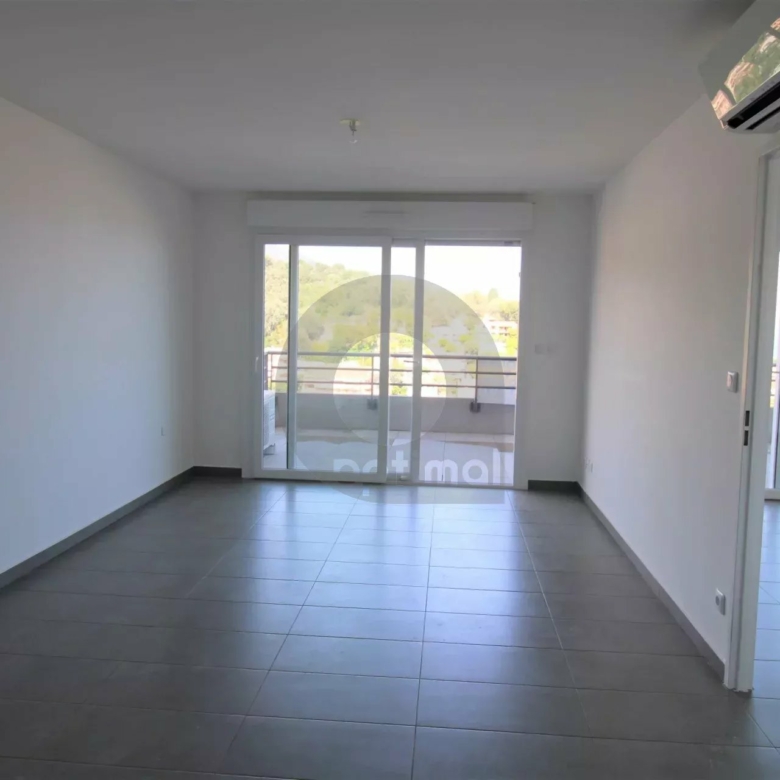 A LOUER : RCM – 2P TERRASSE VUE MER PARKING
