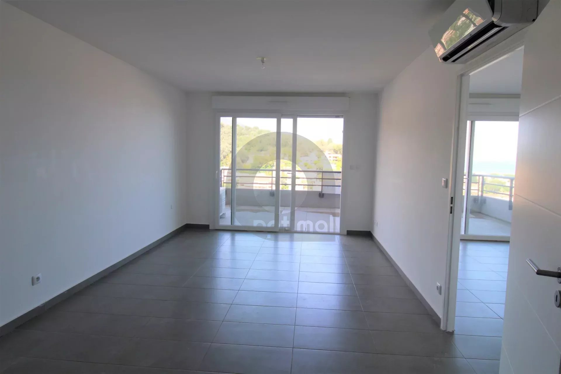 A LOUER : RCM – 2P TERRASSE VUE MER PARKING